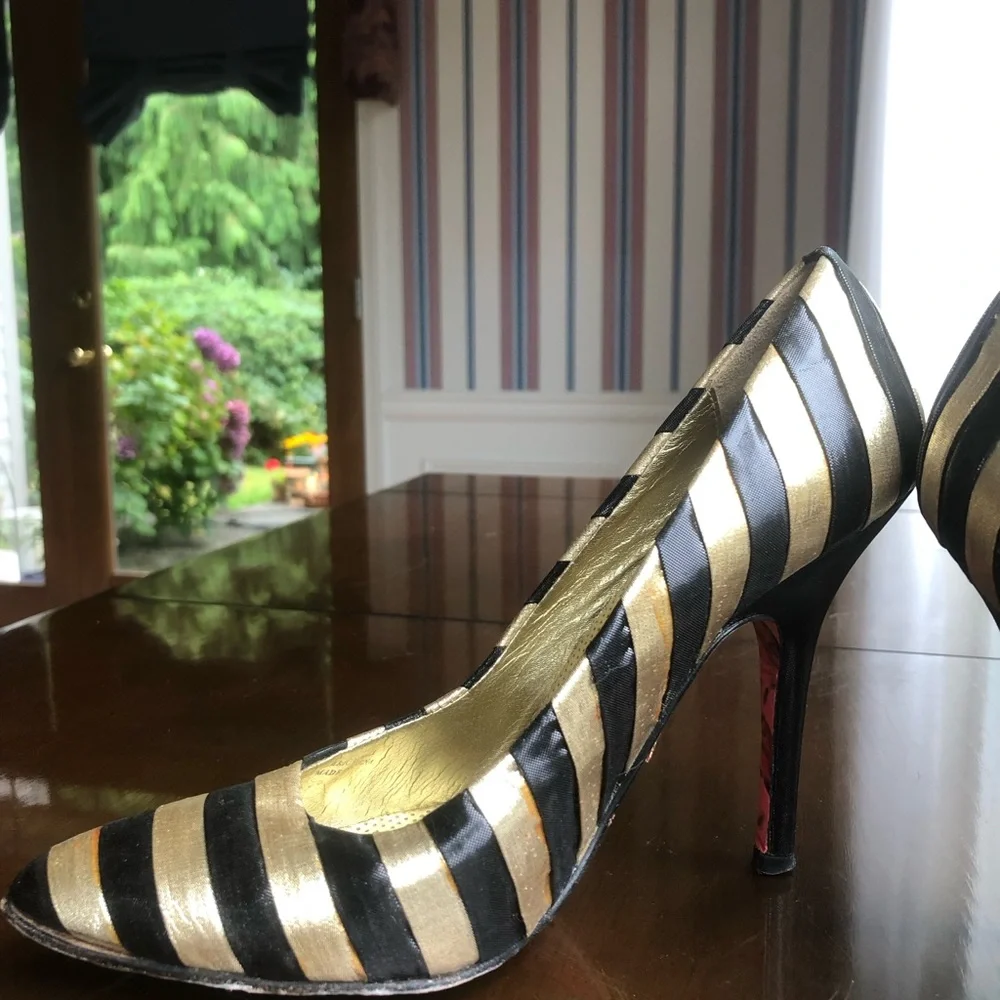 Vintage Betsey Johnson Black and Gold Striped Pointed-Toe Stiletto Heels/Pumps 6